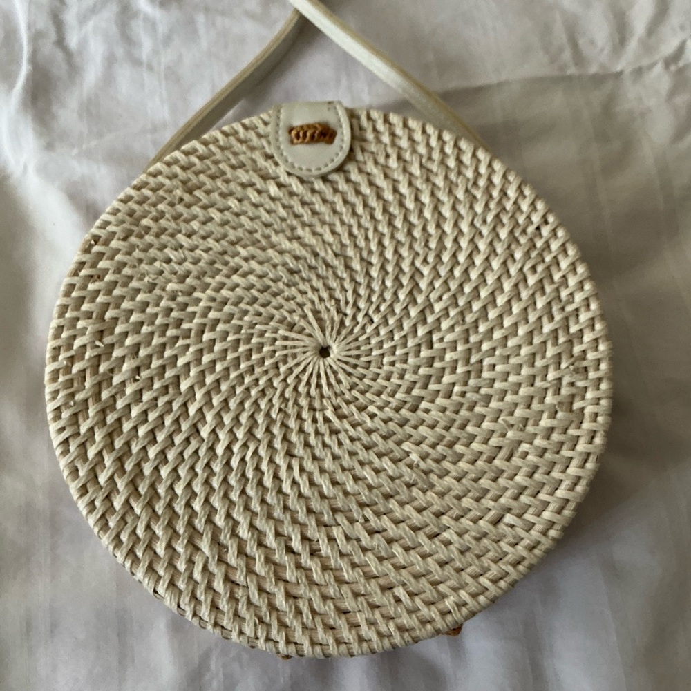 Round Woven Straw Cream Bag